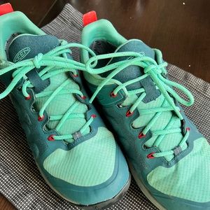 KEEN Women’s Explore waterproof hiking shoe